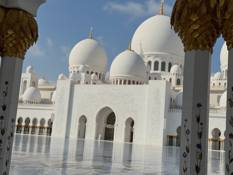 Exploring Abu Dhabi with MaaltalkNow and Maaltalk eSIM: A Smart Traveler’s Guide