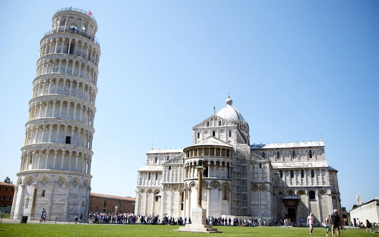 Leaning tower of Pisa during a sunny and clear day