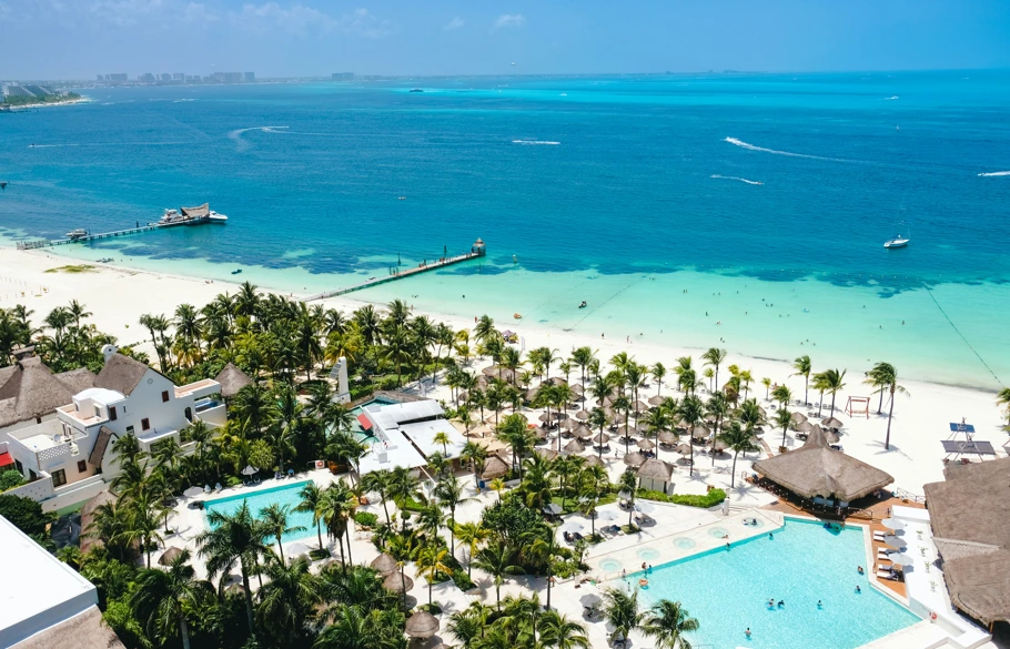 Cabo vs. Cancun: Which Is Better for Your Next Vacation?
