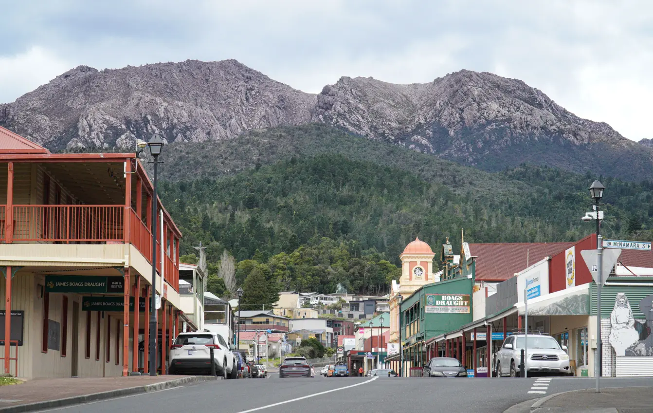 Small town with a few buildings and mountains in the background in Tasmania, Australia