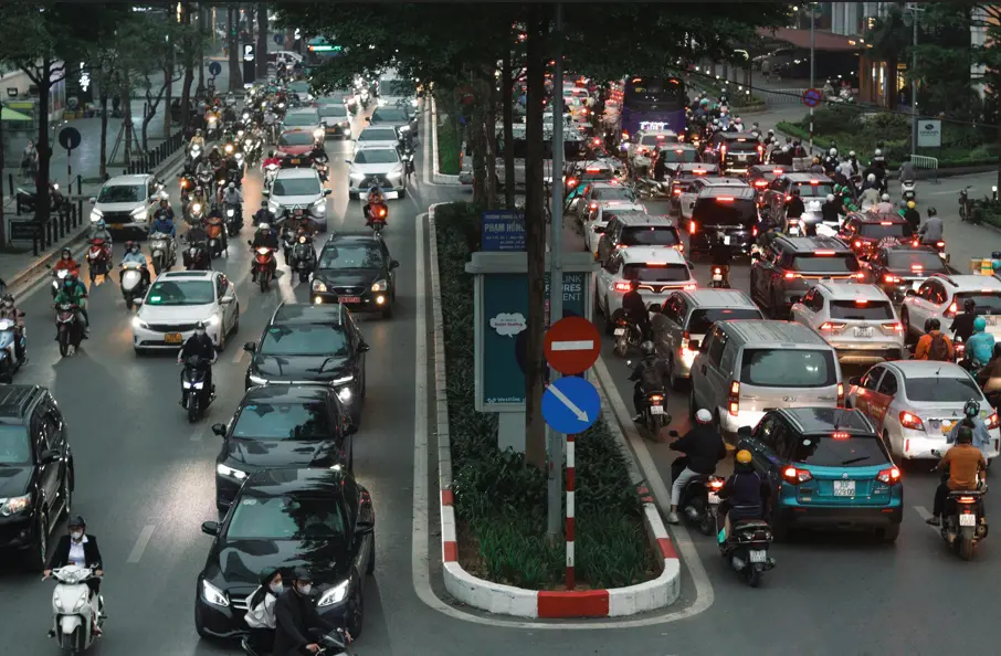 How to Cross the Street in Hanoi Without Panicking (A Beginner's Guide)