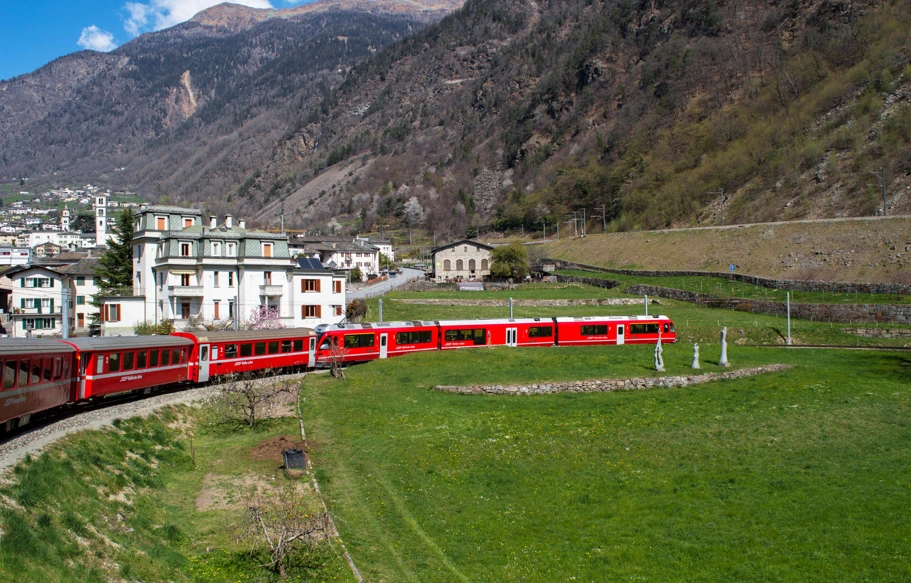 8 Best Scenic Train Rides Around the World