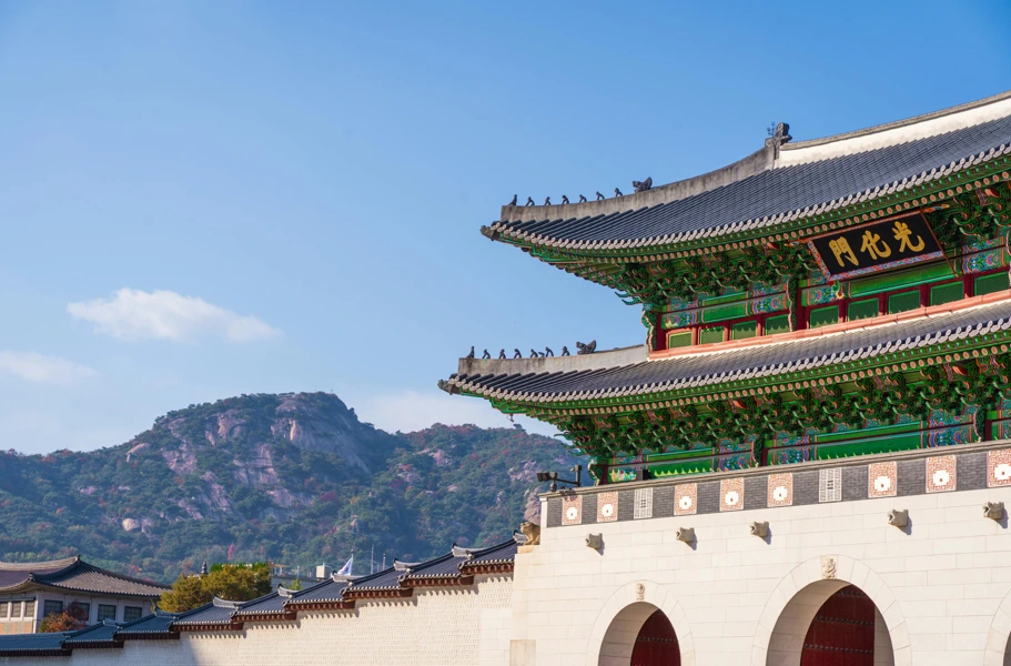 Gate of Gyeongbokgung palace with mountains in the background