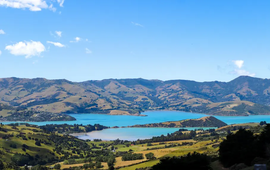 lake surrounded by mountains in New Zealand